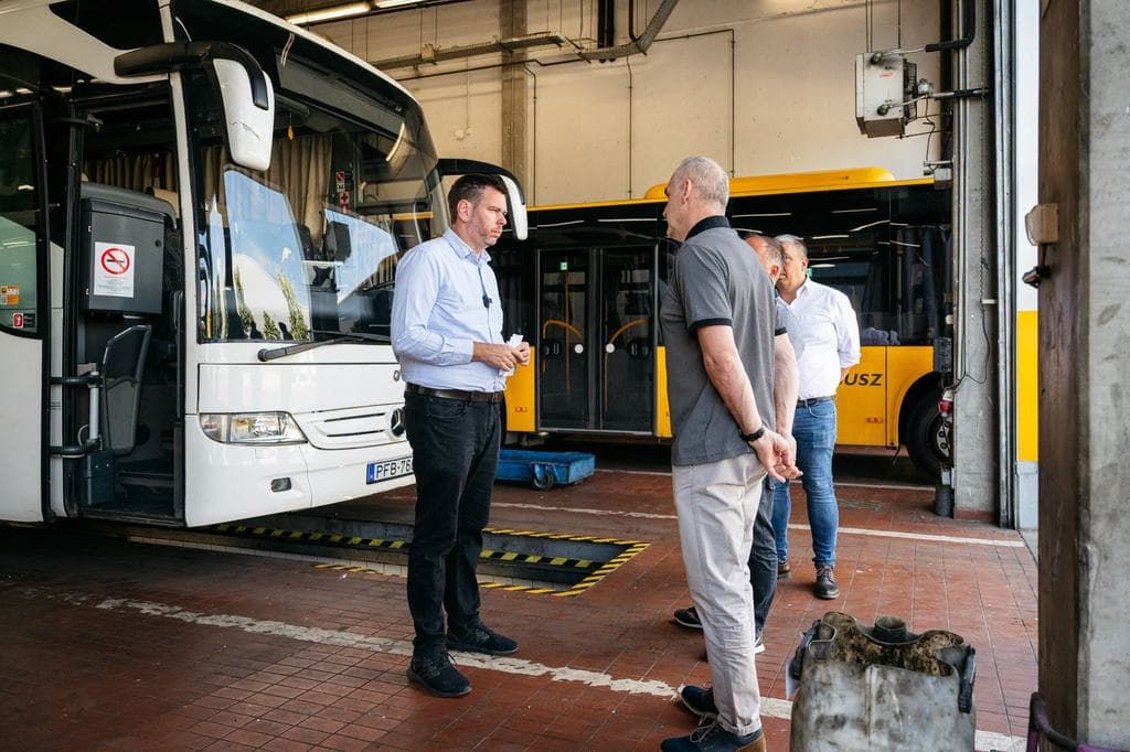 Vitézy Dávid: Lázár János miatt több száz busznak nem jutott alkatrész