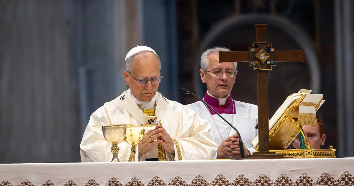 Imádkozni sem kellett az adatokért, tálcán kínálta őket a pápa ima alkalmazása
