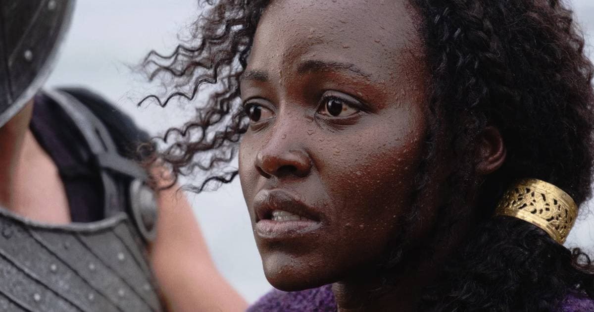 „Senki más nem tudta volna így eljátszani” – Jon Bernthal szerint Lupita Nyong’o tökéletes Szép Heléna volt